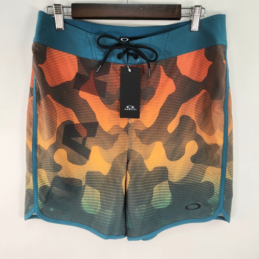 Oakley 3 Color Gradient Camo Swim Trunks Men's 32 Fire Red Drawstring